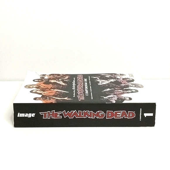 The Walking Dead Compendium one comic book - Picture 2 of 7